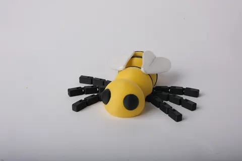 Articulated Bumblebee — 3D printed flexi animal