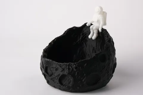 Astronaut On The Moon — 3D printed desk organizer