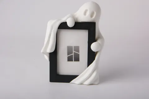 Ghost Photo Frame — 3D printed wall decor piece