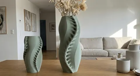 Giger Vase — 3D printed geometric vase