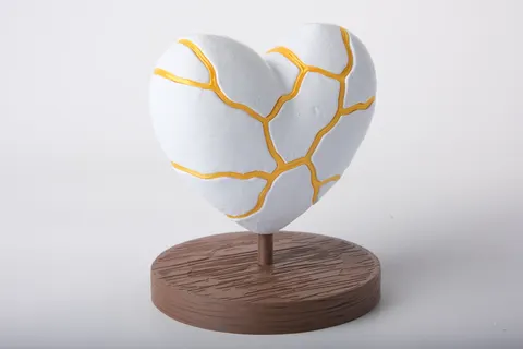 Kintsugi Heart Sculpture with Golden Veins — 3D printed gothic figurine