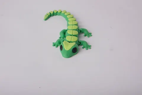 Leaf Lizard Flexi Toy — 3D printed fidget toy