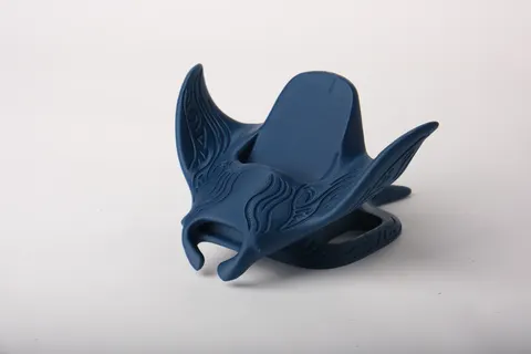 Manta Ray Ramp Phone Stand with Swirl Patterns — 3D printed animal tray