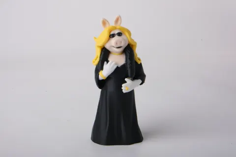 Miss Piggy Glamour — 3D printed animal figurine