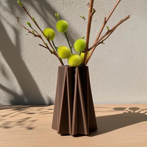 Vase With Straight Edges — 3D printed geometric vase